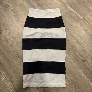 Lululemon Athletica Black and White Pencil Skirt